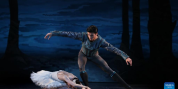 Feature: Chinese ballet prince shines on top western stage