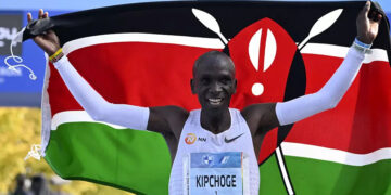 Kenyan runner Eliud Kipchoge wins Berlin marathon and sets new world record