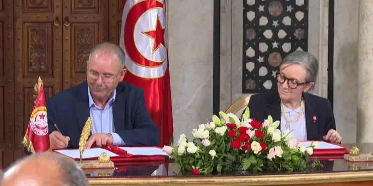 Tunisia: Govt reaches pay deal with key union