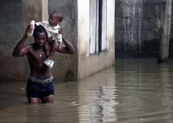 Nigeria flood death toll tops 600 as thousands evacuated