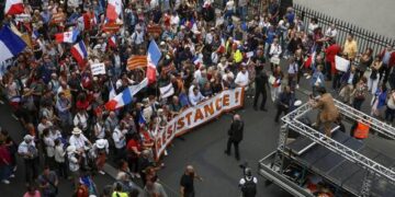 Mass protests against NATO and EU hit Paris streets (VIDEOS)