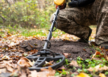 Government cracks down on metal detector use