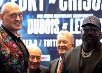 Tyson goes head-to-head with Derek Chisora