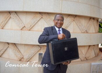 President ED Mnangagwa has arrived at Parliament in Mount Hapden for the 2023 budget presentation by the Minister of finance Prof Ncube. 📸 Conical Towers