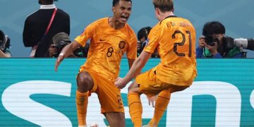 Dutch strike late to grab 2-0 win over Senegal