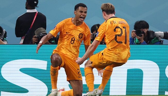 Dutch strike late to grab 2-0 win over Senegal