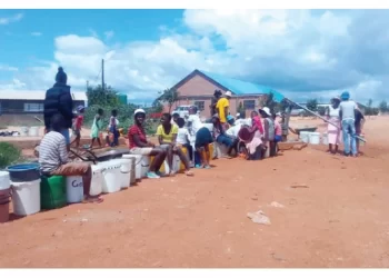 Crisis as suburbs go for 7 days without water