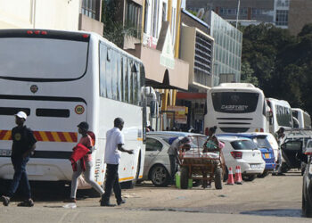 Bulawayo bus bedlam . . . Council in slumber as bus crews take over streets, disrupt traffic