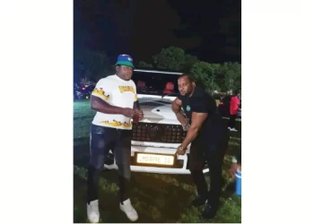 Cops hunt for knife wielding nightclub patron