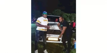 Cops hunt for knife wielding nightclub patron