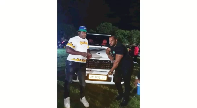 Cops hunt for knife wielding nightclub patron