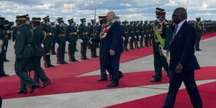 Belarus President Alexander Lukashenko has arrived at the RGM International Airport and is now, together with his Zimbabwean counterpart President Mnangagwa, inspecting the Guard Of Honour mounted by the Zimbabwe National Army’s Presidential Guard. Scores of people have thronged the Airport to welcome the visiting Belarusian President.