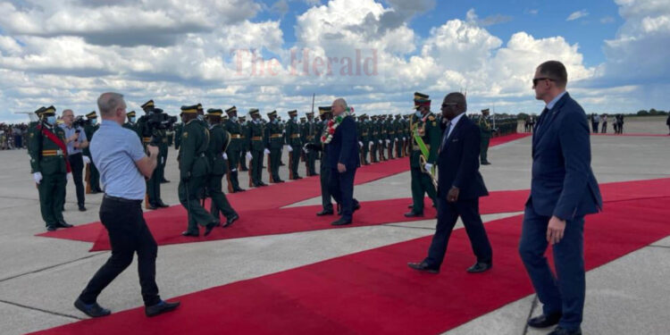 Belarus President Alexander Lukashenko has arrived at the RGM International Airport and is now, together with his Zimbabwean counterpart President Mnangagwa, inspecting the Guard Of Honour mounted by the Zimbabwe National Army’s Presidential Guard. Scores of people have thronged the Airport to welcome the visiting Belarusian President.