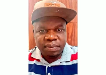 Ex-cop survives fierce shootout, flees into mountain