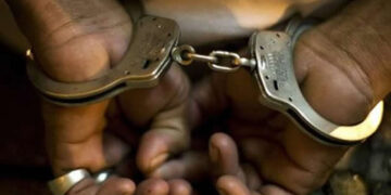 Kwekwe man braves stabbings to nab house breaker