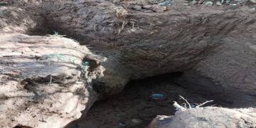 Panners die as shaft collapses, entombs them