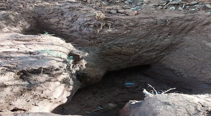 Panners die as shaft collapses, entombs them