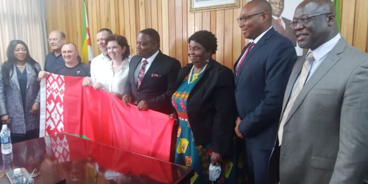 The Minister of Home Affairs and Cultural Herittage Honourable Kazembe Kazembe met with the Belarus Minister of Light Industry Madam Tatsian Luhina at Home Affairs Board Room to map way forward in expanding bilateral relations between the two Republics. Madam Tatsian Luhina said Belarus has technical expertise in textile industry and they produce military uniforms and shoes and they look forward to supply fabric, sewing technology, smart policing technology and leather to ZRP. Ahe invited the Minister of Home Affairs and Cultural Herittage to Belarus.