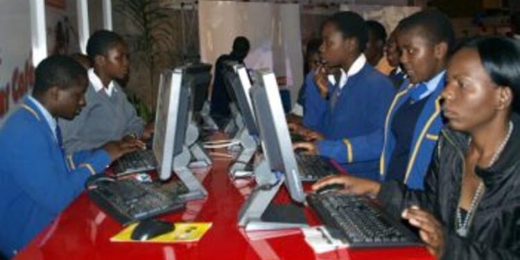 800 schools to get computer labs