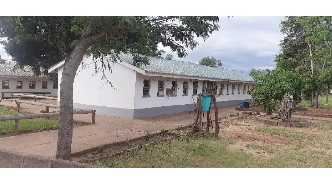 Community pools resources to refurbish Ndlovu Sec school