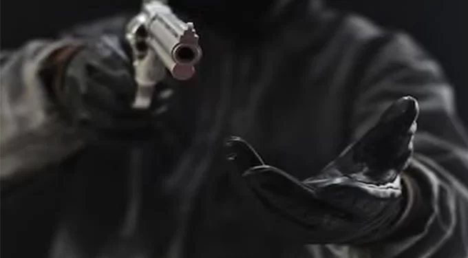 Armed robbers raid Mukuru outlet