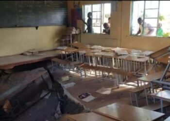 Mine school shut as floor gives in