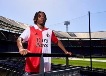 Zimbabwean wonder-kid Mparaganda signs first professional contract at Feyenoord