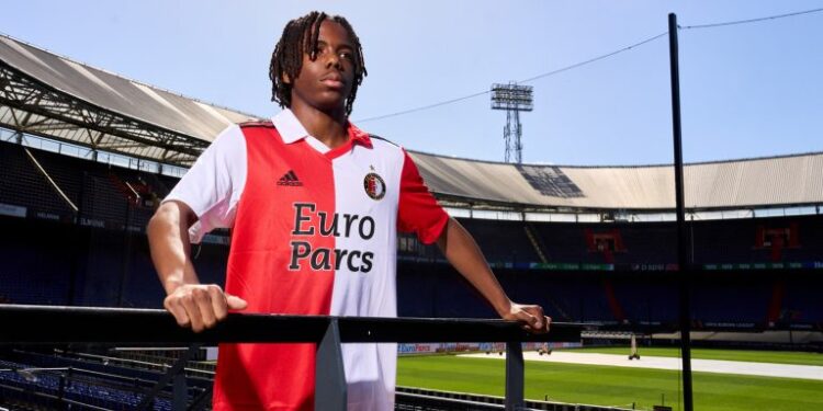 Zimbabwean wonder-kid Mparaganda signs first professional contract at Feyenoord