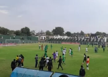 Caps fans invade pitch, match abandoned