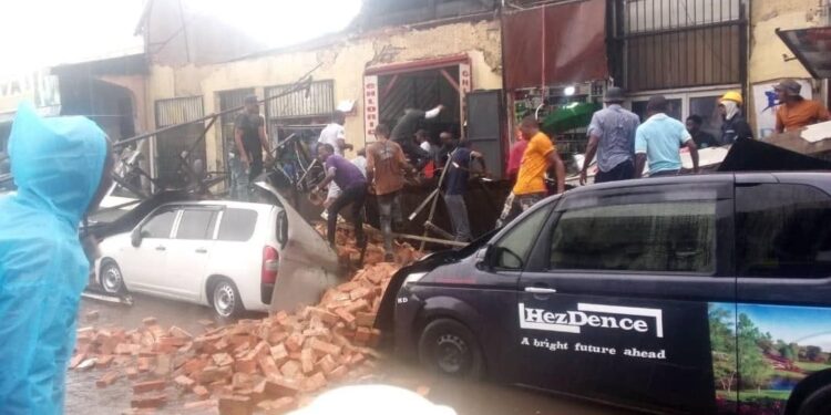 Harare building collapses, woman dies